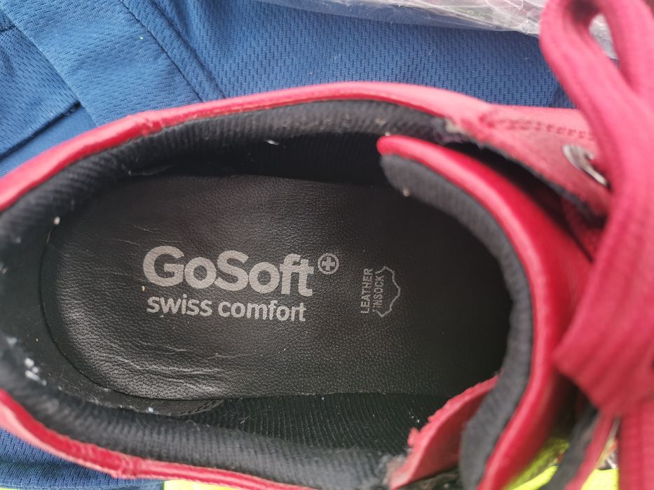 Czerwone,calkowicie skórzane pólbuty damskie marki Go Soft