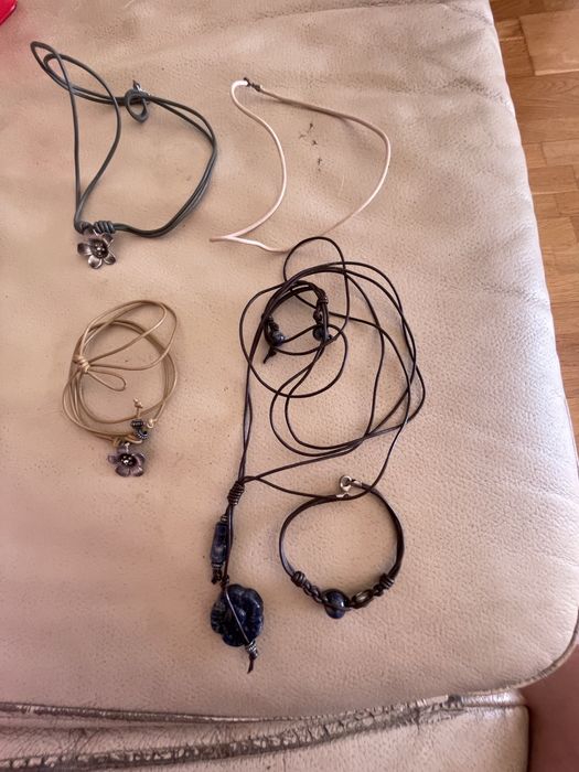 Colares e pulseiras Stone couro e pérolas ou pedras