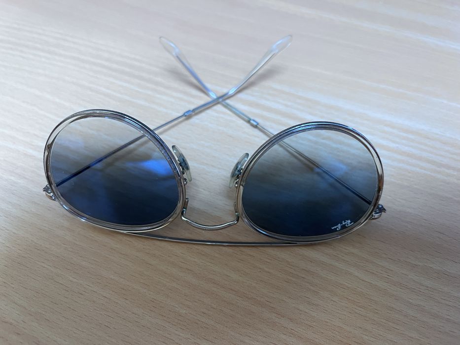 Óculos de Sol, usados sem riscos nas lentes.