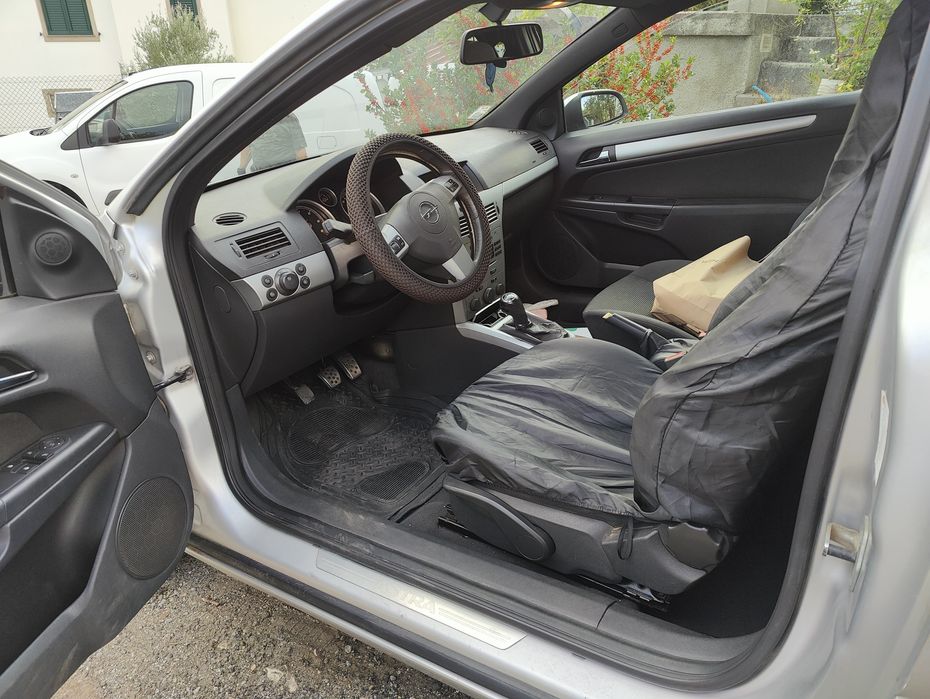 Opel Astra GTC 1.3 — photo 4