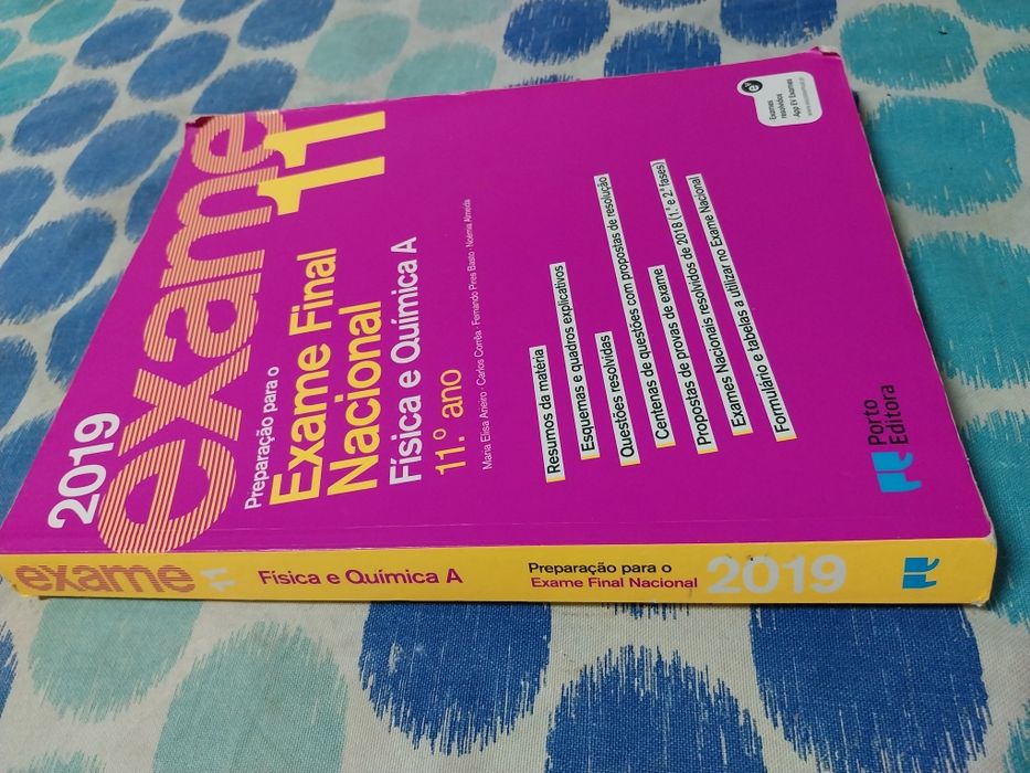 Livro de preparação para o exame de física e química A 11 ano