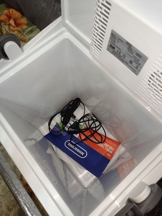 Geleira Elétrica Portátil (frio e quente para carro, casa,...) Mobicool/Crivit - 12V/230V - como novo
