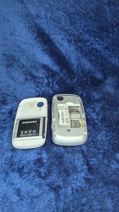 Вінтажний мобільний телефон Samsung GT-B3310