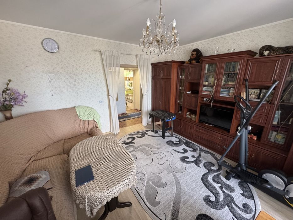 Трехкомнатная квартира на 40 лет в кирпичном доме. От хозяина