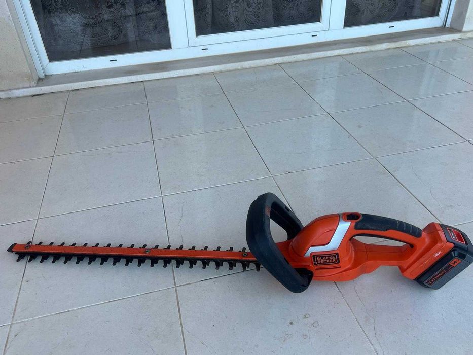 Serra elétrica Black & Decker Litium 2.0 AH 36v