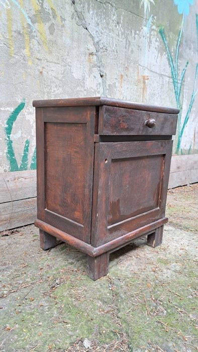 Stary drewniany nakastnik