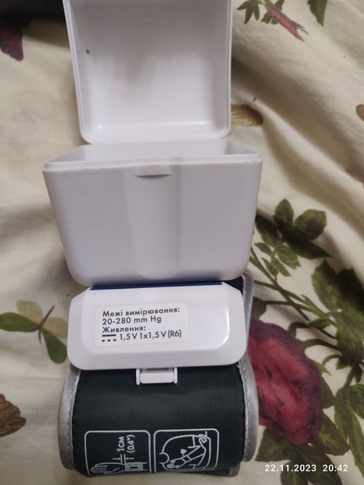 Тонометер на зап'ястя Японія.