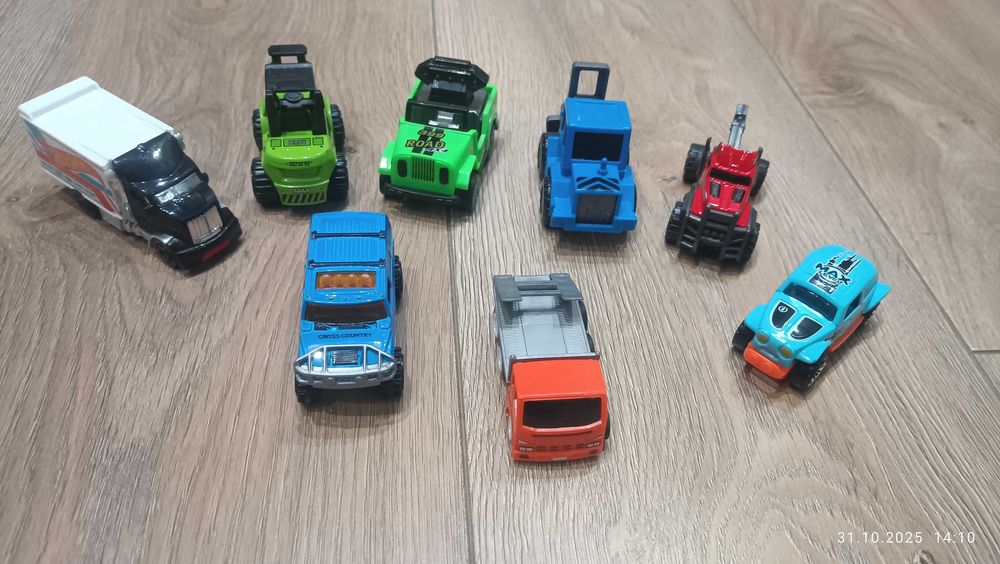 Дитячі машинки  будівельні, гоночні