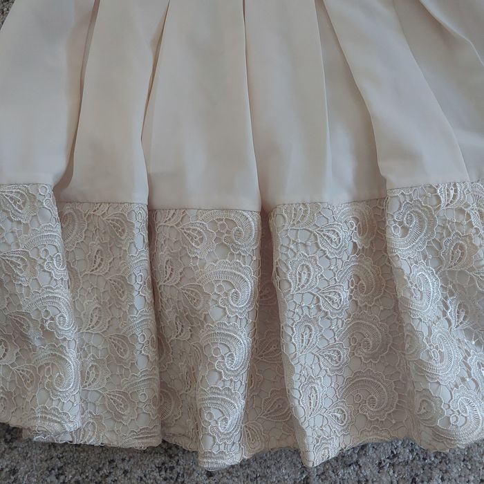 Sprzedam koronkową sukienkę