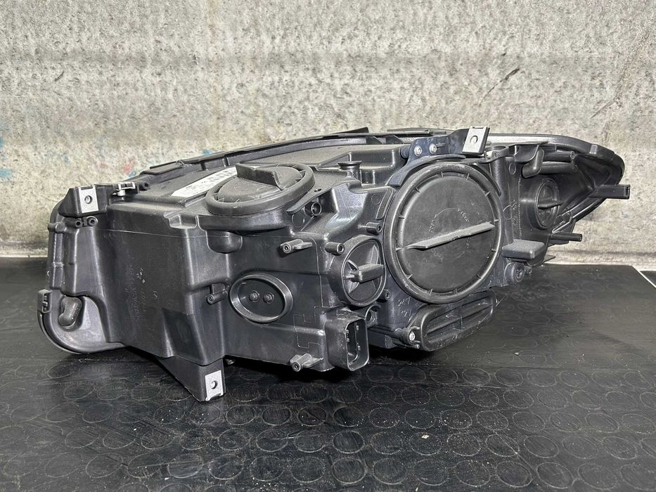 Ótica direita BMW Série 5 F10 (2014)