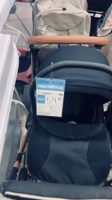 Vende carrinho de bebé recém-nascido