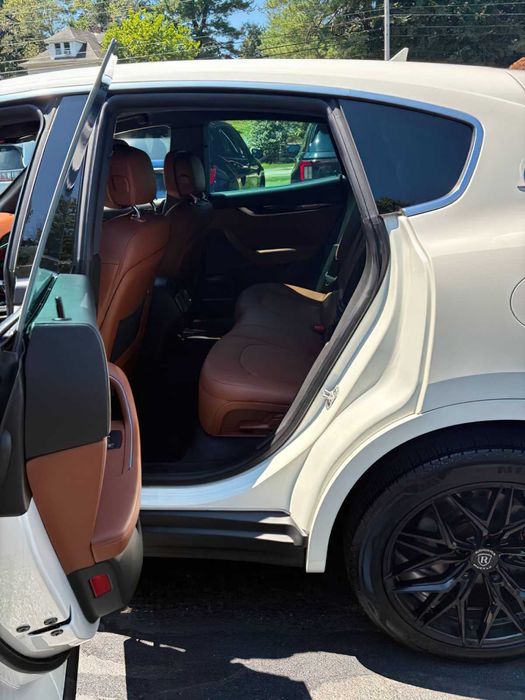 Maserati Levante      2019