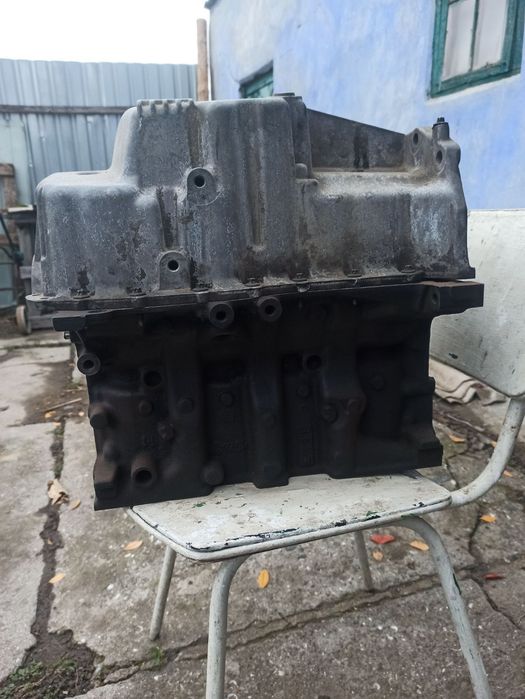 Блок двигателя Renault kangoo 2004 г 9 к-9