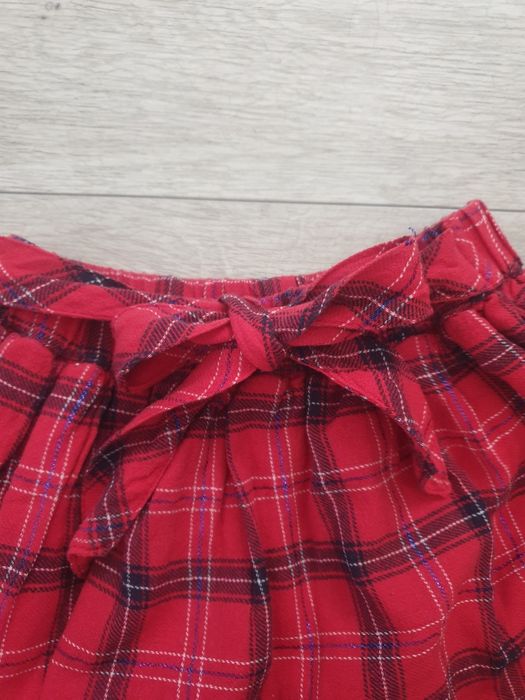 Czerwona spódniczka