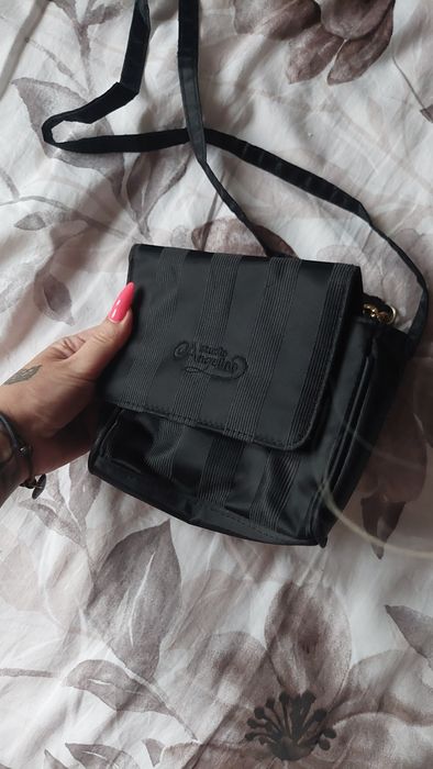 mała czarna listonoszka kopertówka