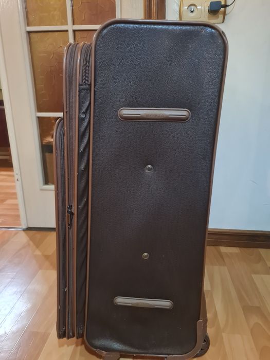 Продам б/у  чемодан