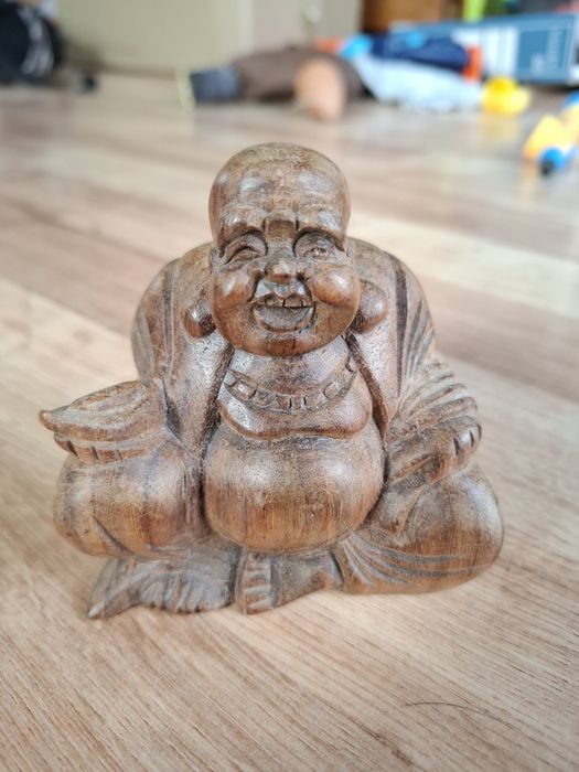 Figurka buddy z drewna