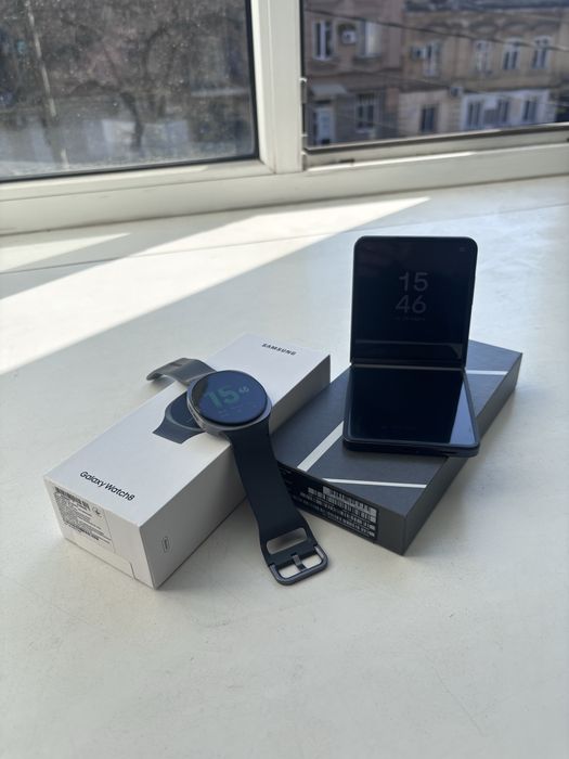 Samsung Galaxy Z Flip 7 256GB + Galaxy Watch 8