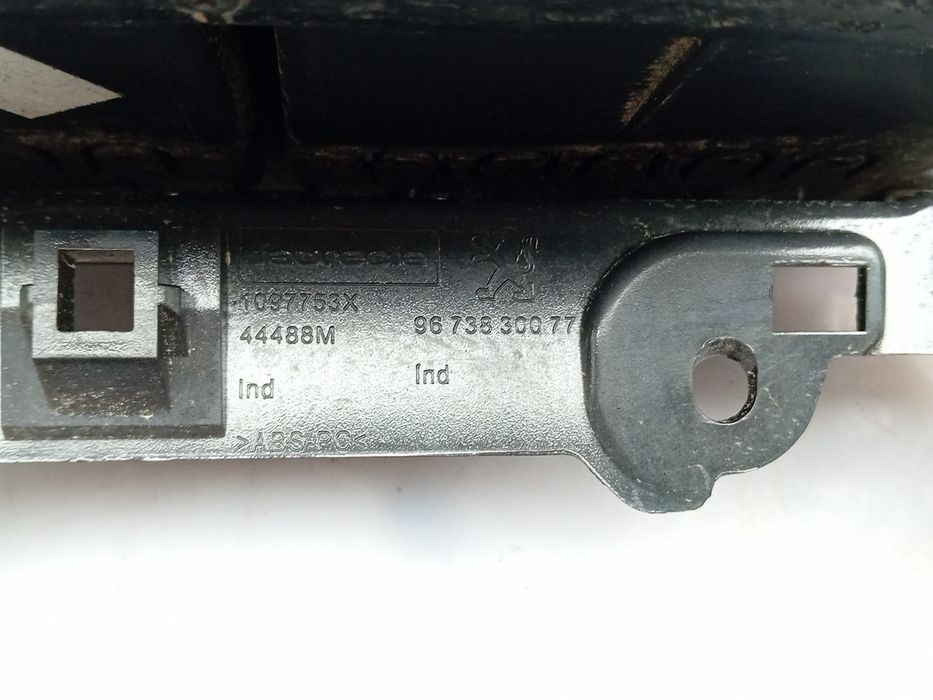 Moldura da consola central / rádio / aro PEUGEOT 208