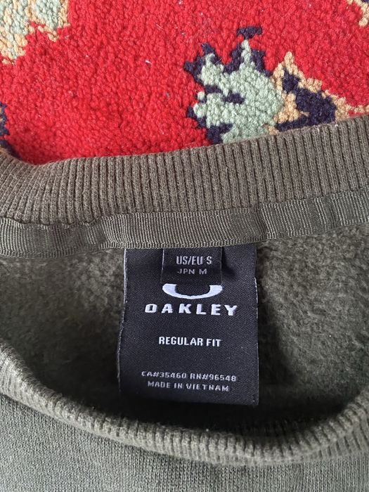 Оливковий світшот Oakley.