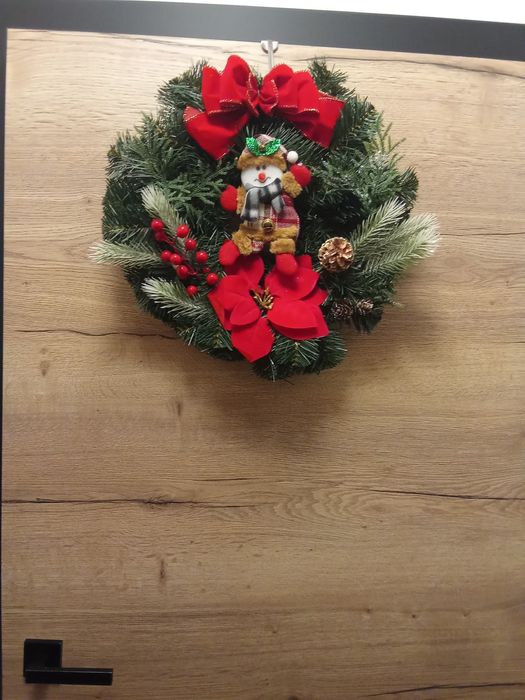 Wianek świąteczny na drzwi