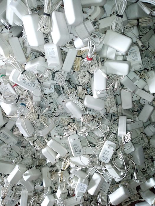 Електрошрот лот 30штук Блок питания Deutsche Telekom  12В 12V 2,5A 30W