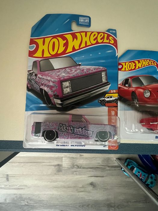 Обменяю машинки Hot wheels