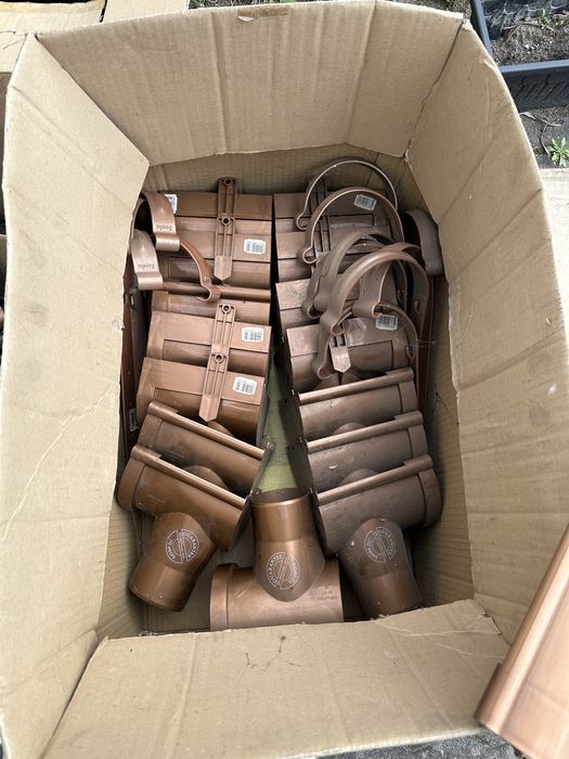 Scala Plastics elementy do rynien lej spustowy naroznik hak rynny