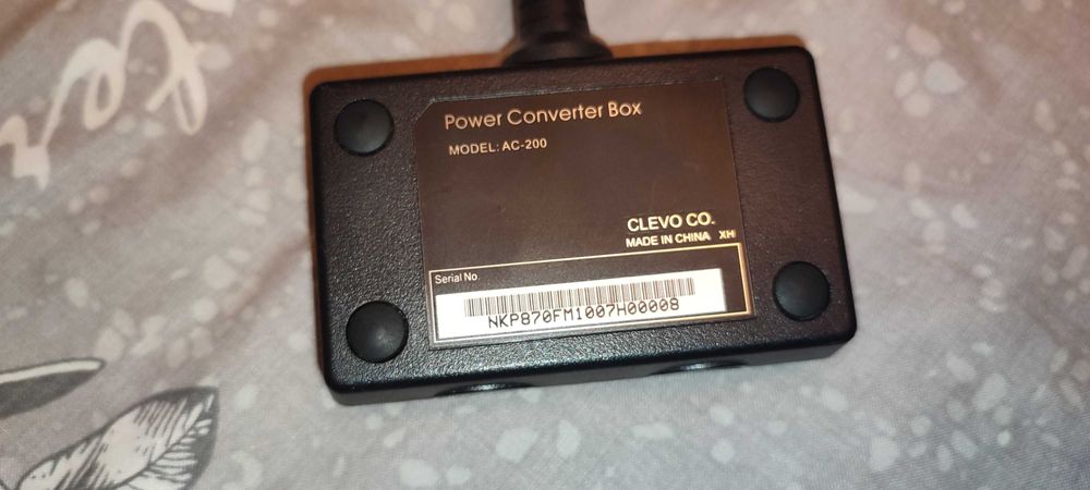 Адаптер Clevo AC-200 для подключения двух блоков питания к ноутбуку