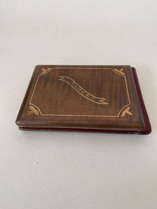 Przedwojenny pamiętnik w drewnianej oprawie