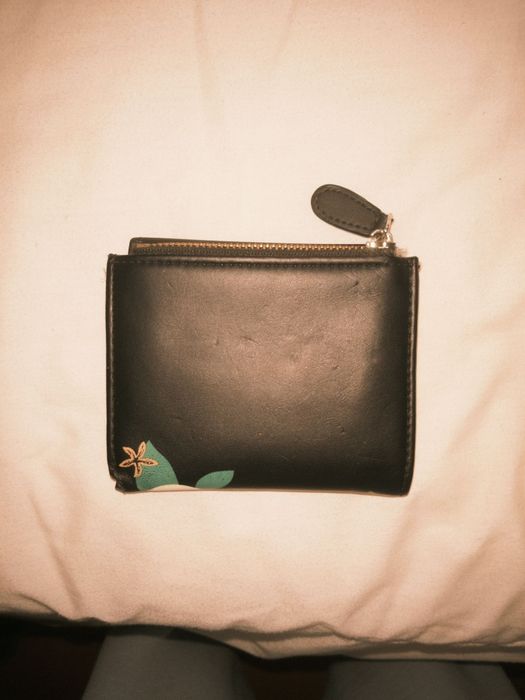 Carteira com estampa de limões