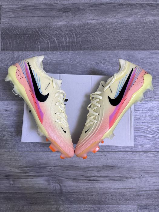 Футбольні бутси Nike