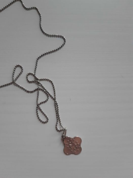 Srebrny medalik z łańcuszkiem