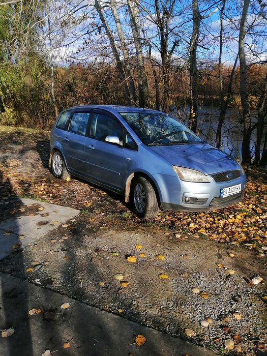 Хороший сімейний автомобіль 1 8 в доброму стані другий власник