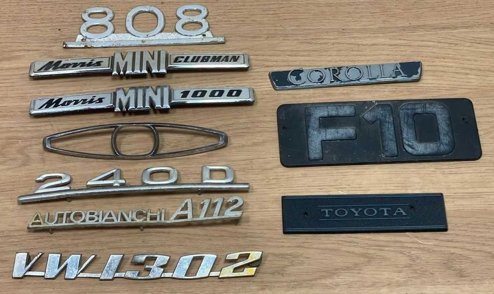 Conjunto de emblemas de carros clássicos,