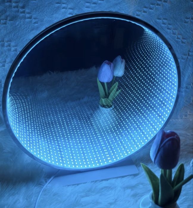 Дзеркало з ефектом нескінченності