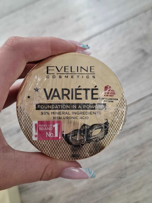 Nowe pudry od Eveline Cosmetics Variete 01