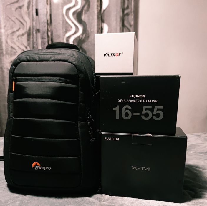 Câmera Fujifilm X-T4 carregador duplo e 4 baterias.