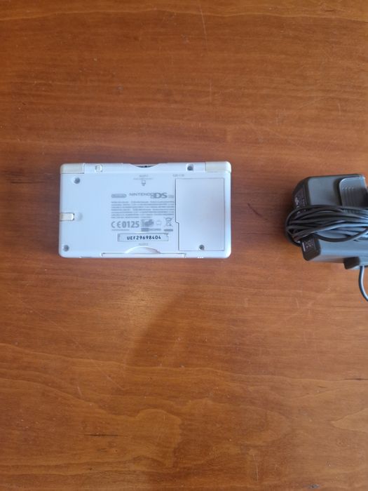 Consola "Nintendo DS Lite", 6 jogos e 3 canetas digitais