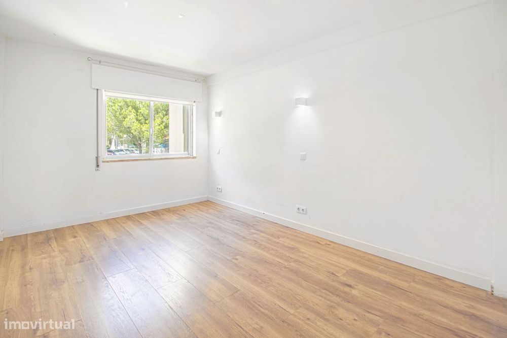 Apartamento T3+1 em Carnaxide