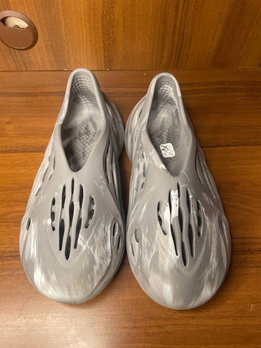 оригінальні кросівки Adidas Yeezy Foam RNNR MX Granite