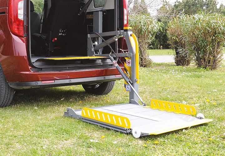 Гідроборт для інвалідних візків 300 кг DLP 7001 платформа 1200 × 790мм