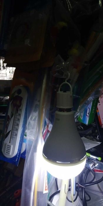 Светодиодна  аккумуляторна лампу  220 вольт на  15 Вт