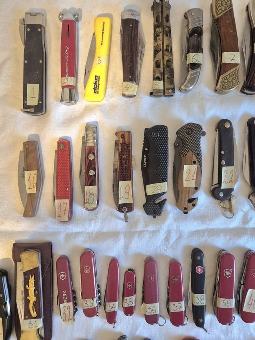 Продам коллекцию  ножиков