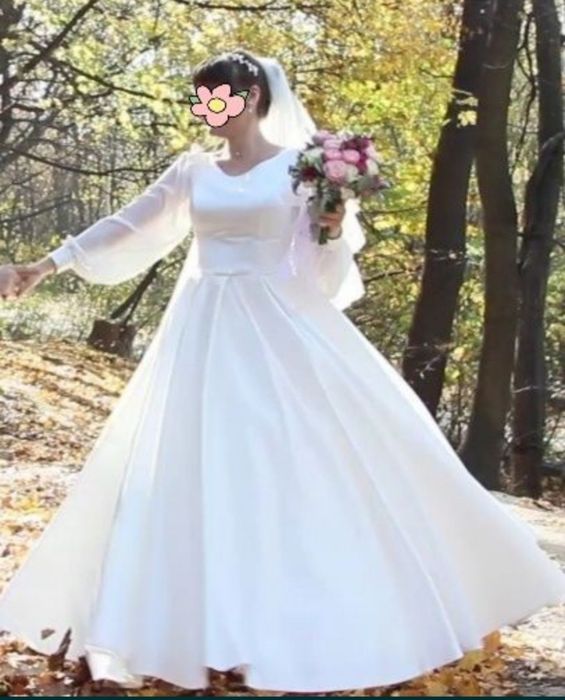 Свадебное платье не венченое.