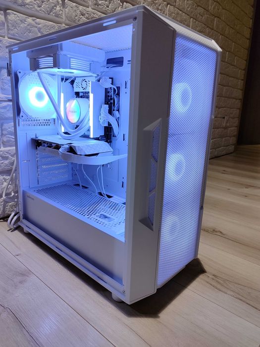 Komputer do gier White Xeon 28x3.3 GHz/16GB DDR4/SSD NVME/RTX/ARGB nowe podzespoły