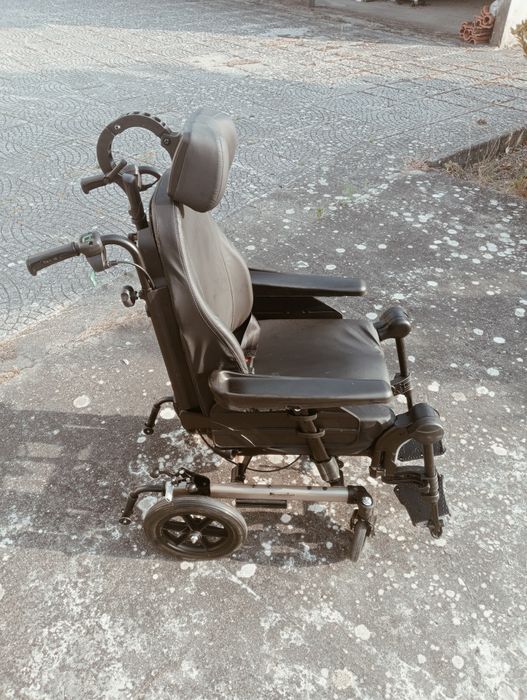 Cadeira de rodas geriátrica