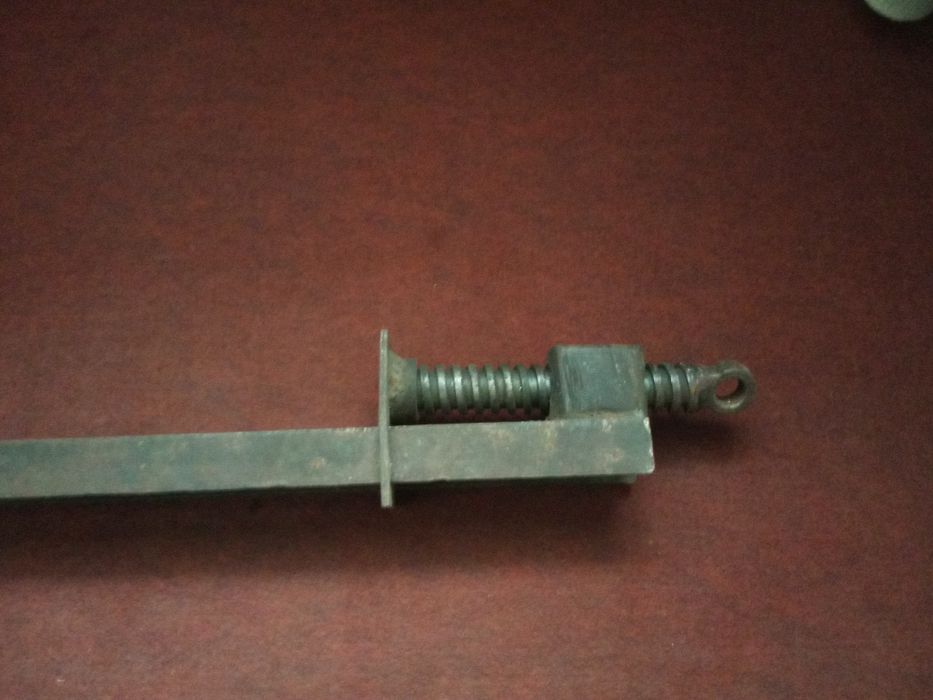 Затискач металу (лещата)