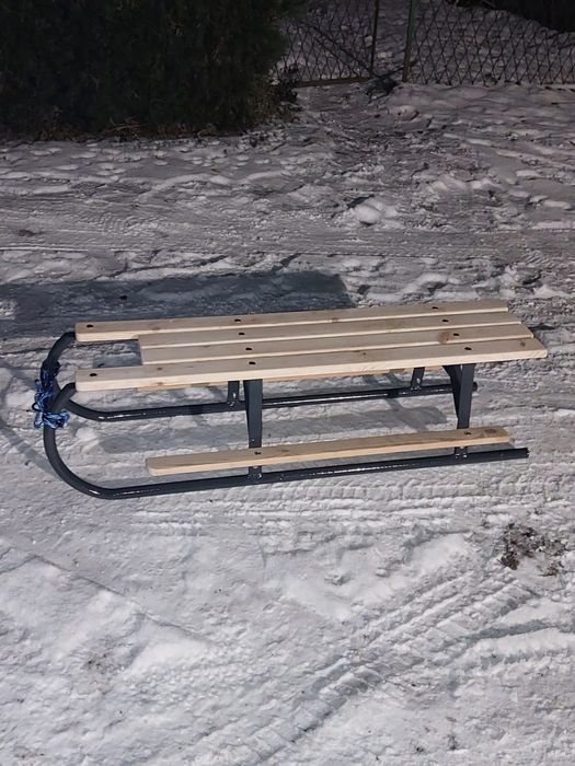 Sanki metalowe z podnóżkiem