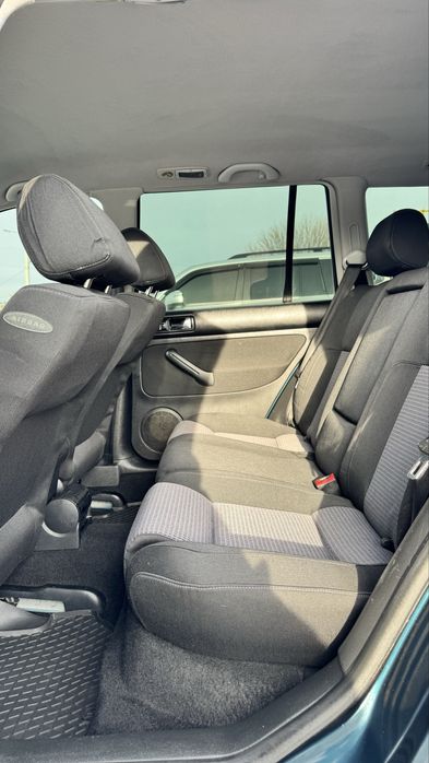 Volkswagen Golf IV Фольксваген Гольф 4 2003 р 1,6 MPI бенз 5 МКПП